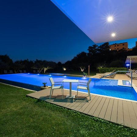 Hotel Salona Palace Εξωτερικό φωτογραφία