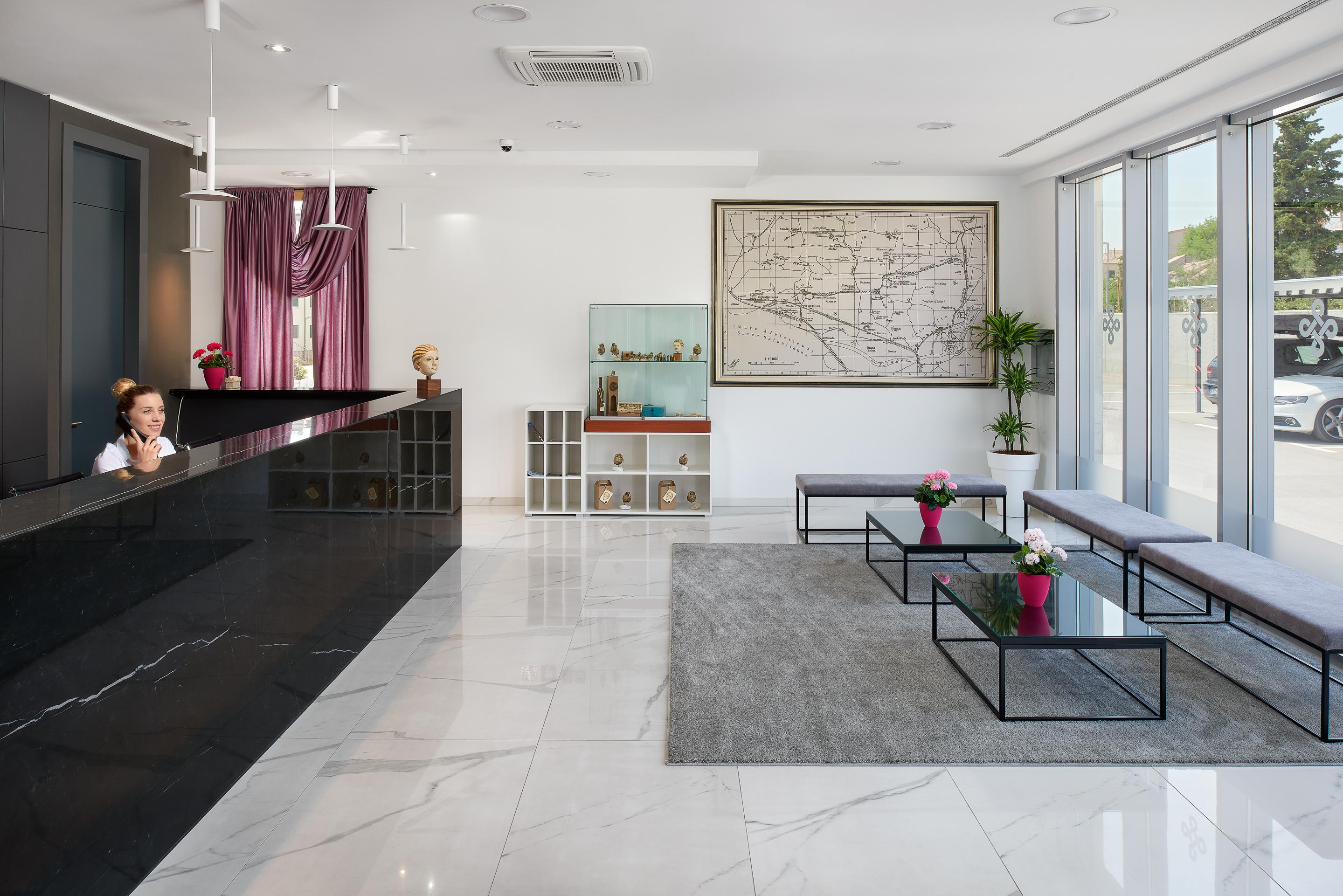 Hotel Salona Palace Εξωτερικό φωτογραφία