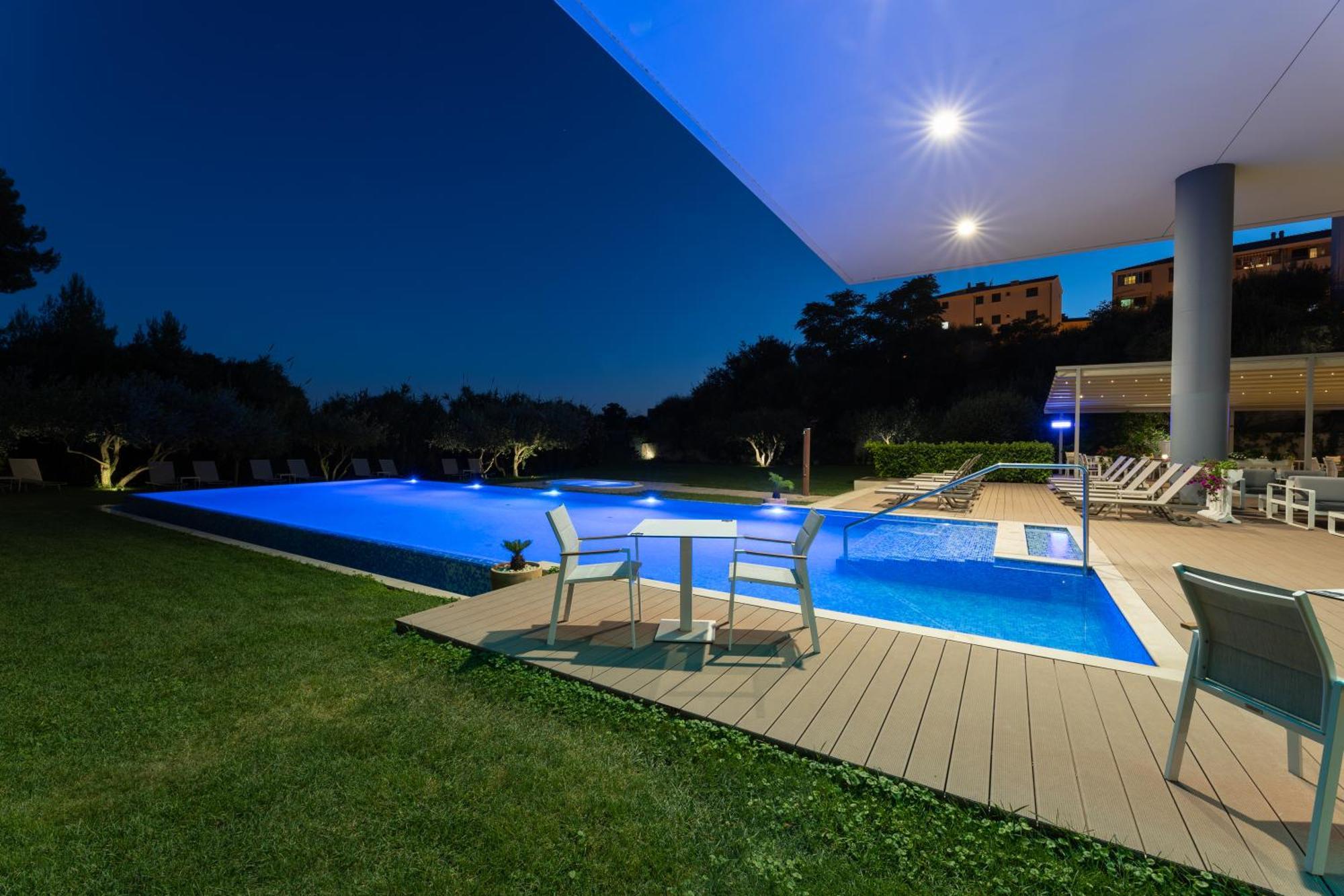 Hotel Salona Palace Εξωτερικό φωτογραφία