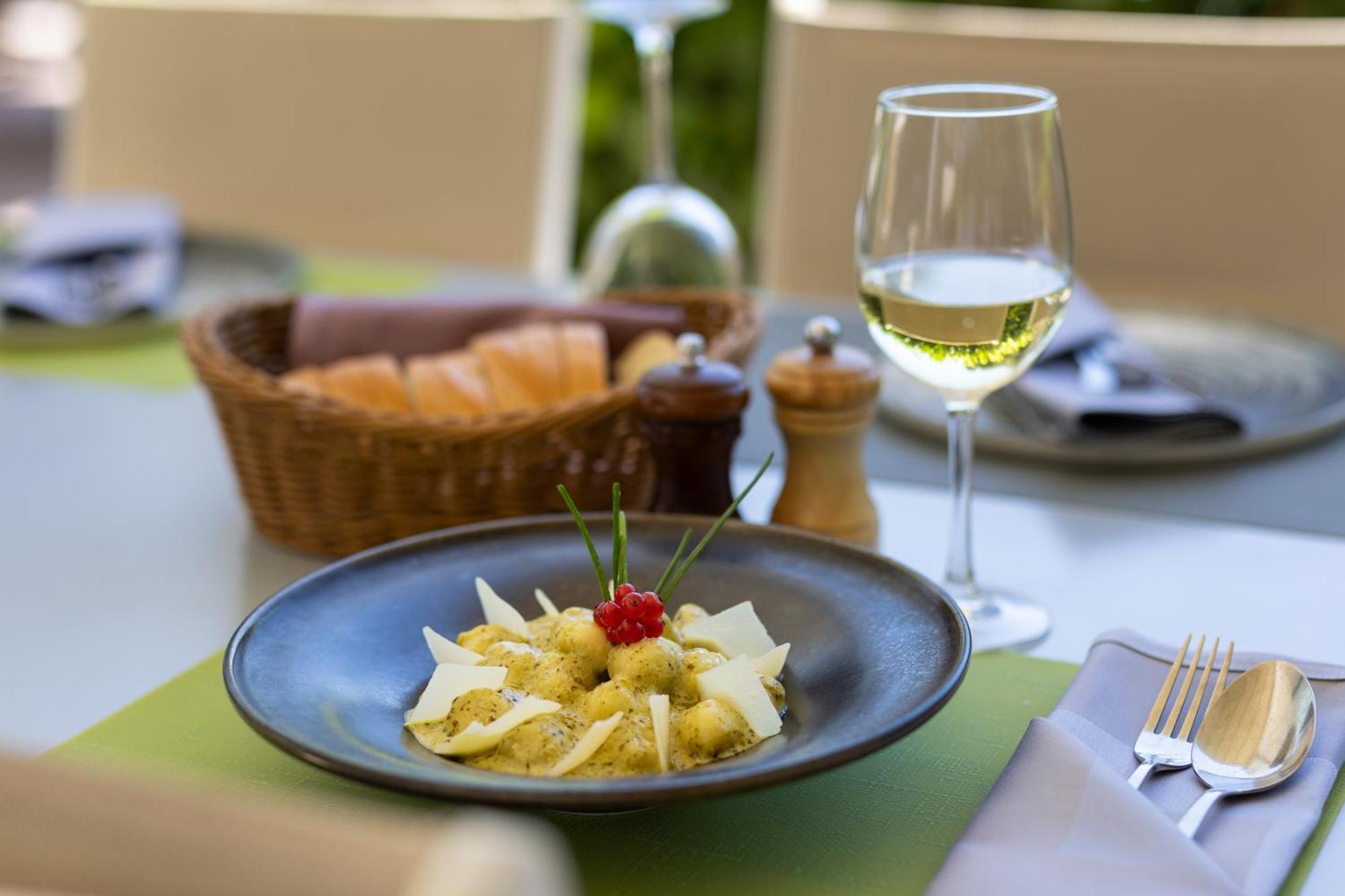 Hotel Salona Palace Εξωτερικό φωτογραφία