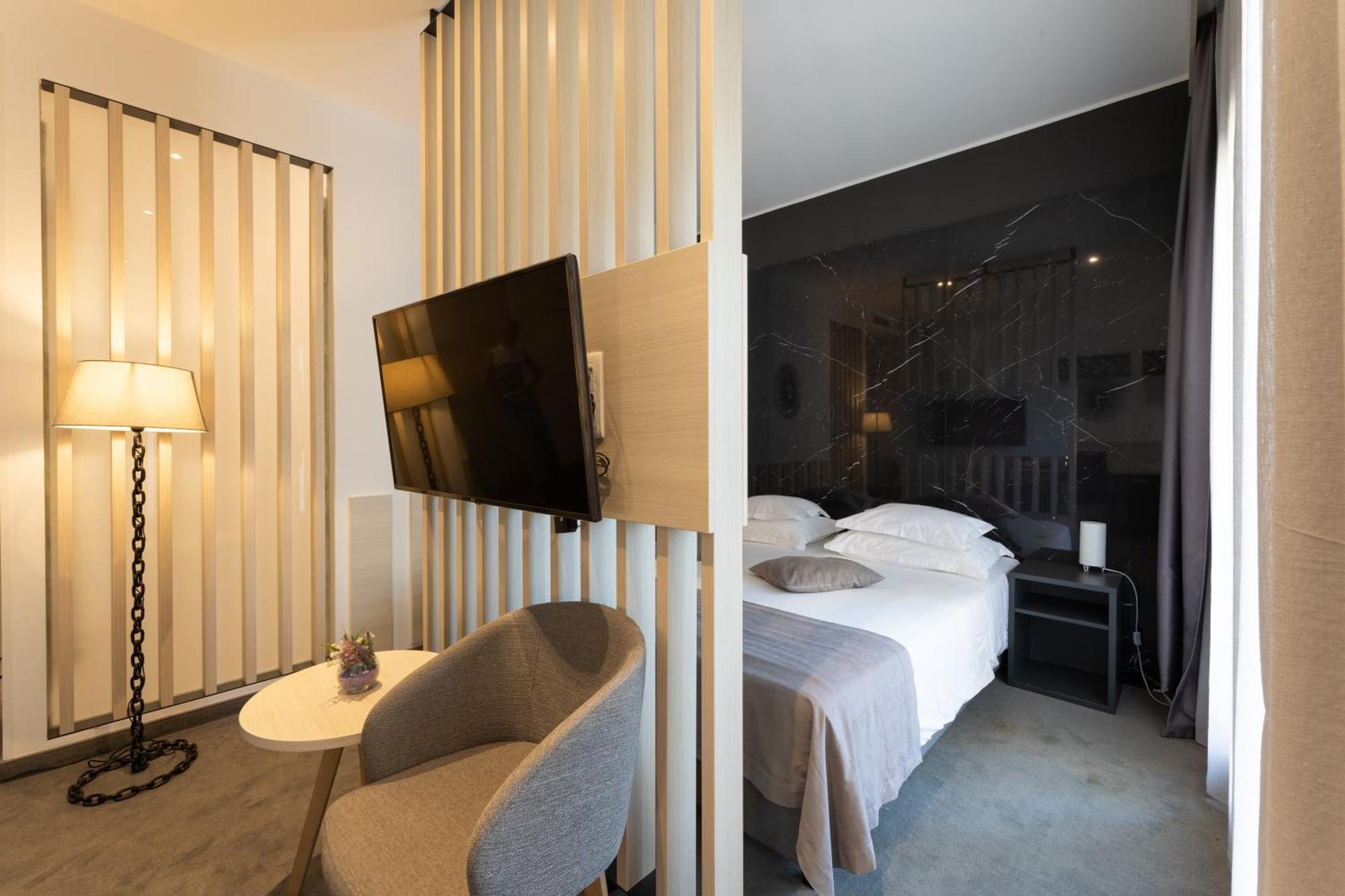 Hotel Salona Palace Εξωτερικό φωτογραφία