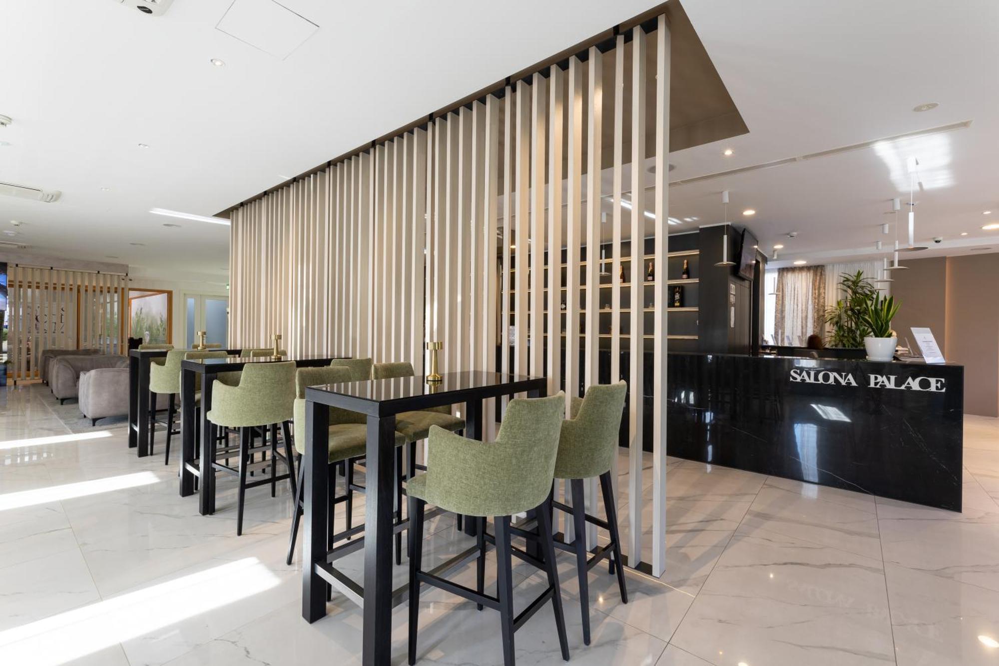 Hotel Salona Palace Εξωτερικό φωτογραφία