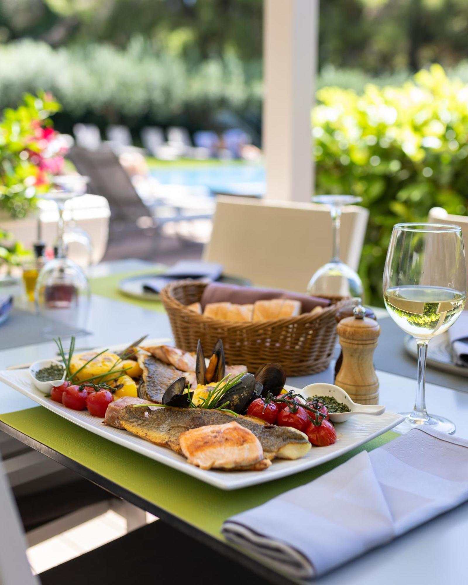 Hotel Salona Palace Εξωτερικό φωτογραφία