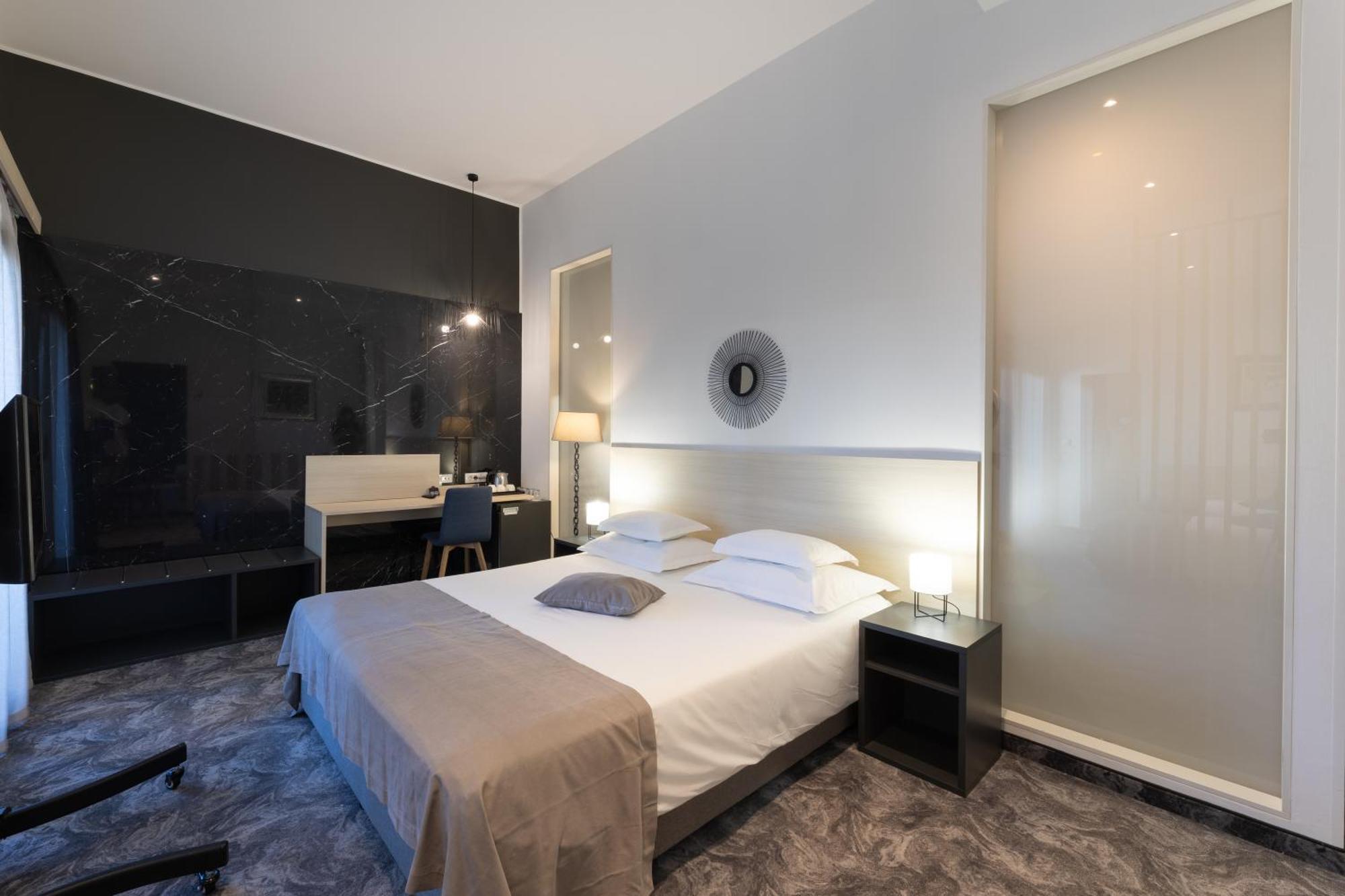 Hotel Salona Palace Εξωτερικό φωτογραφία