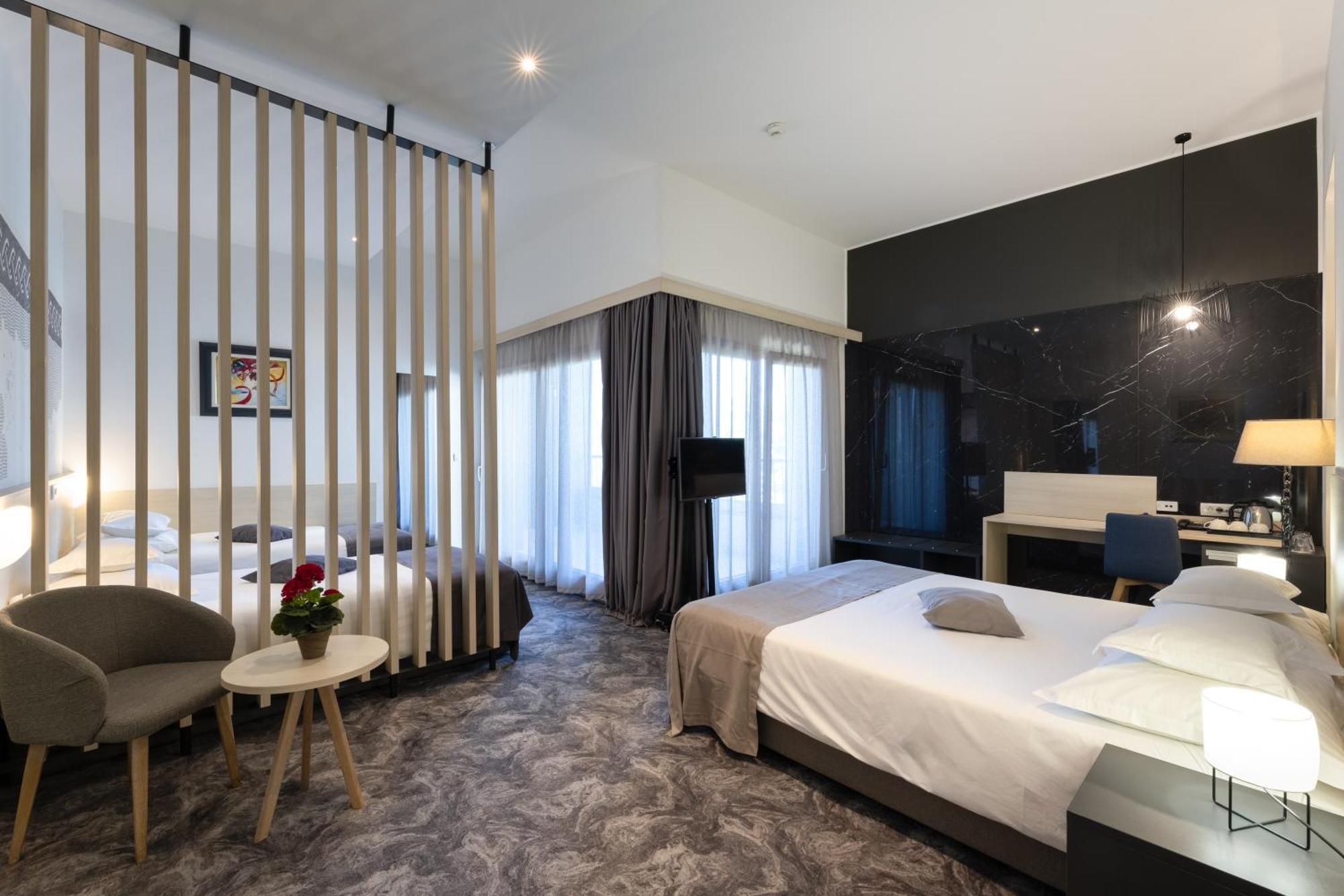 Hotel Salona Palace Εξωτερικό φωτογραφία