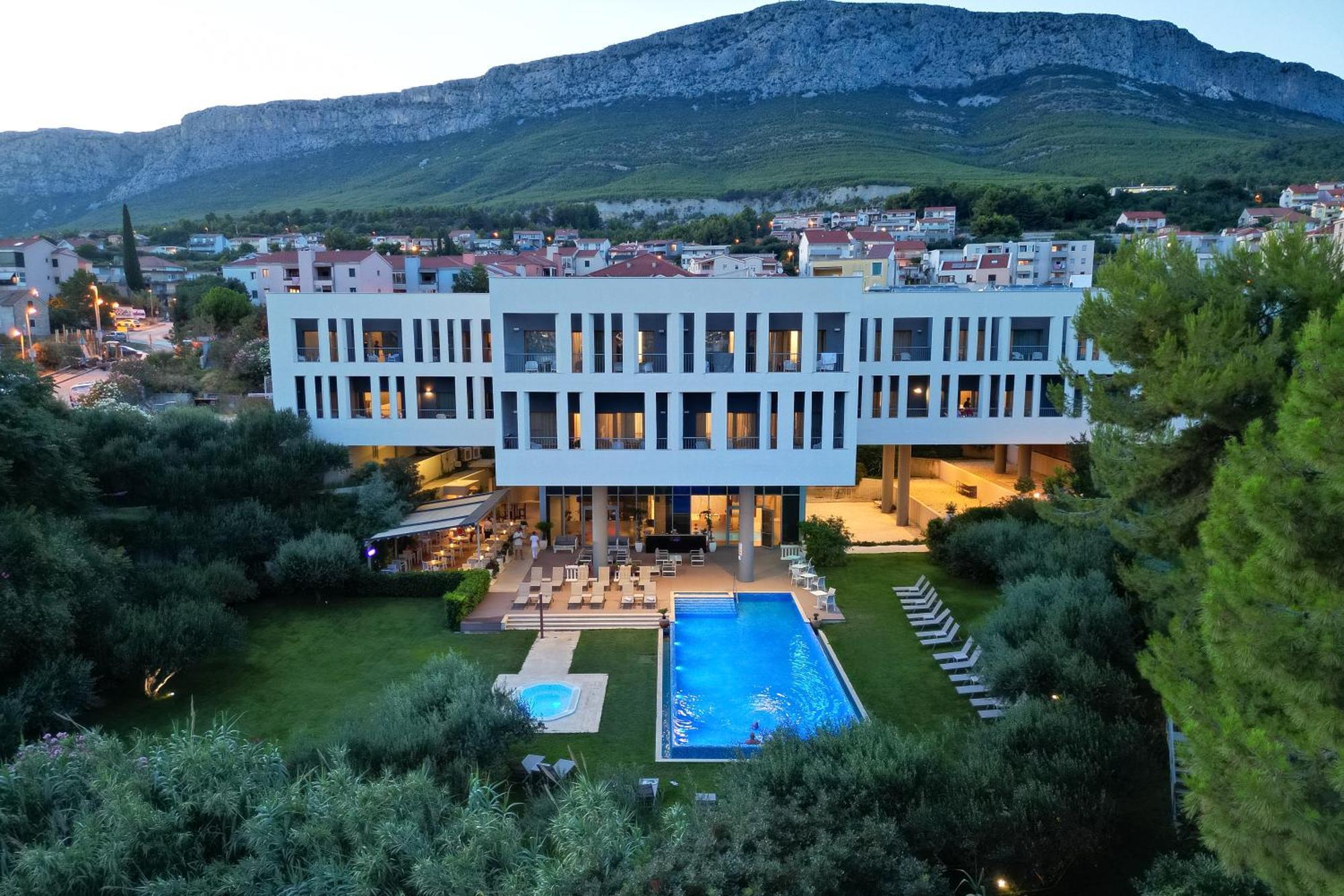 Hotel Salona Palace Εξωτερικό φωτογραφία